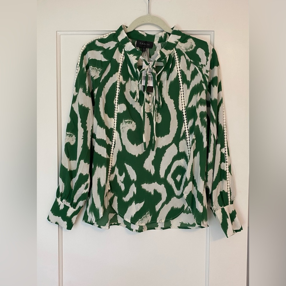 NWT Gracia Top Size Small